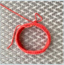 Paso a Paso Pequeño Santa PDF Amigurumi Patrón Gratis pantolones