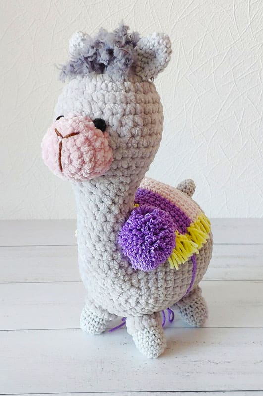 Llama con Capa Amigurumi Patrón Gratis 2