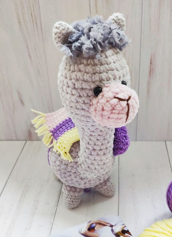 Llama con Capa Amigurumi Patrón Gratis
