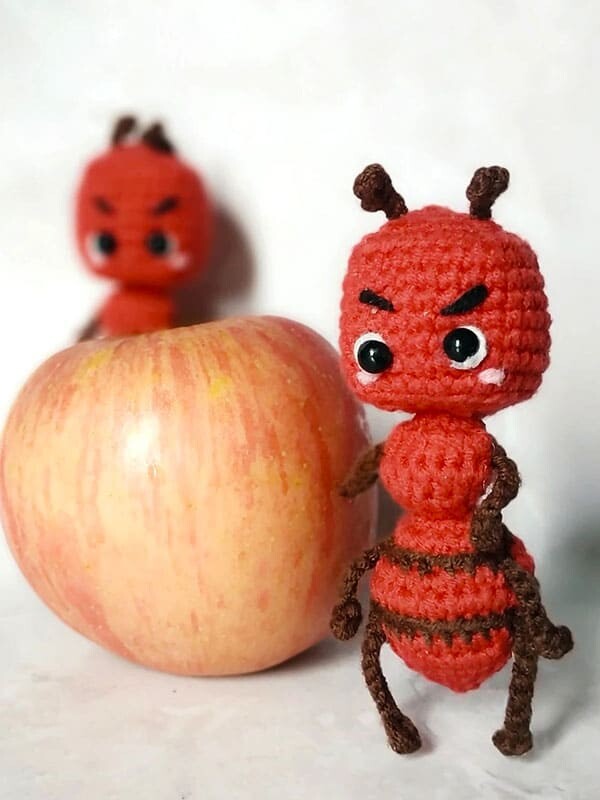 Pequeña Hormiga Amigurumi Patrón Gratis 2