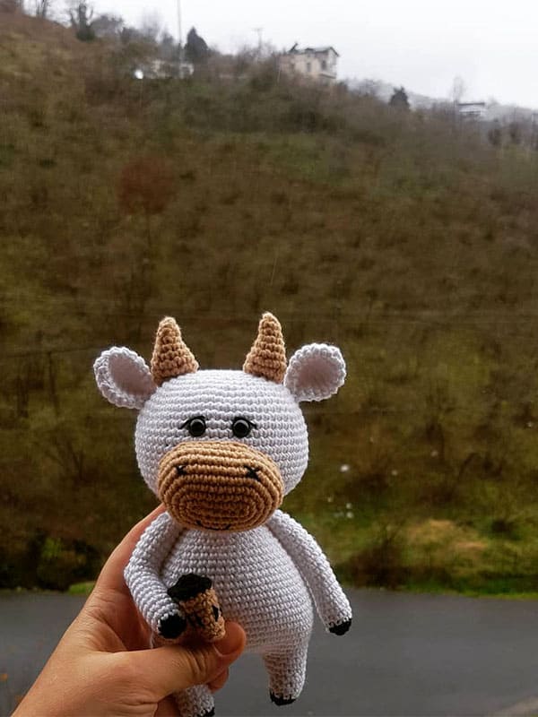 Toro con Taza de Café Amigurumi Patrón Gratis