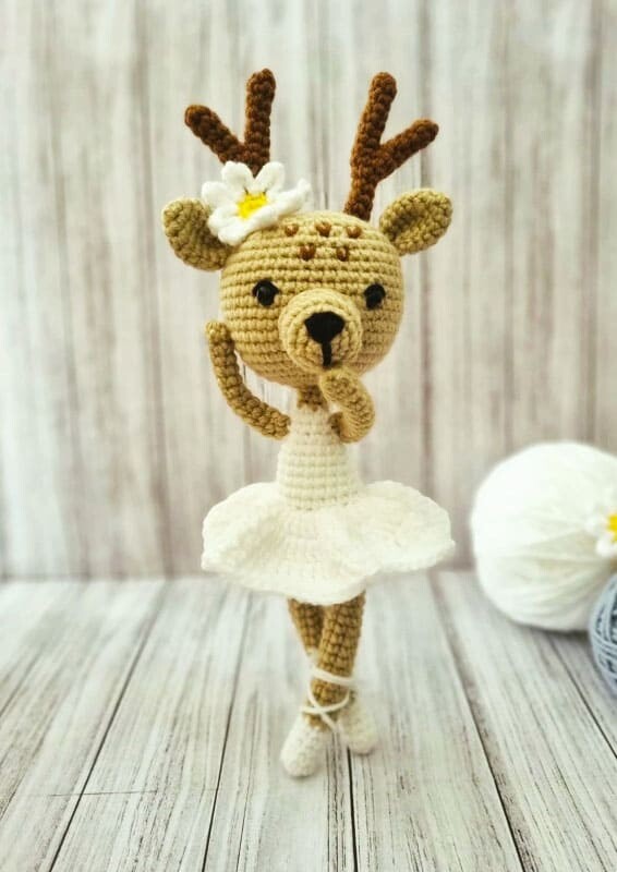 Crochet Daisy Deer Amigurumi Free Pattern (1)