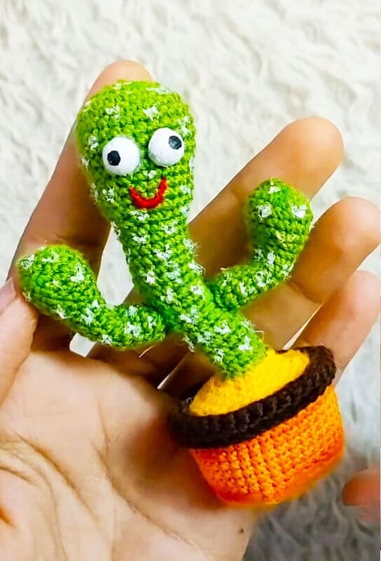 Easy Little Crochet Cactus Amigurumi Free Pattern (1)