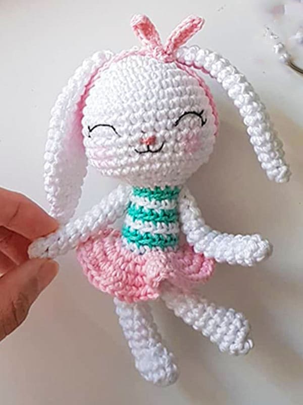 Conejita de Pascua PDF Amigurumi Patrón Gratis (2)