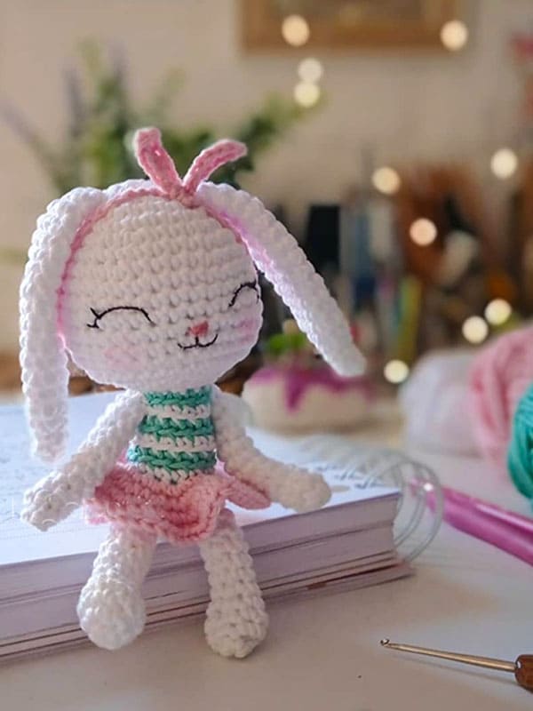 Conejita de Pascua PDF Amigurumi Patrón Gratis (3)