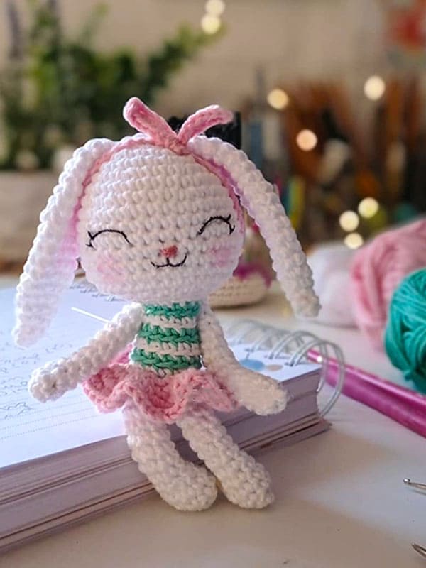 Conejita de Pascua PDF Amigurumi Patrón Gratis