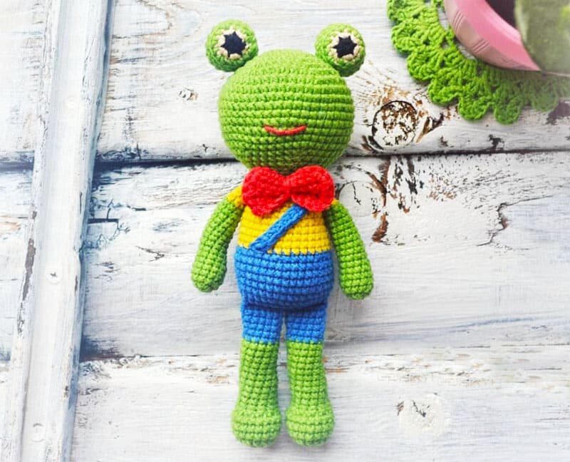 Cute Crochet Frog Amigurumi Free Pattern (1)