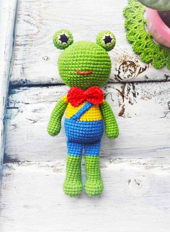 Cute Crochet Frog Amigurumi Free Pattern (2)
