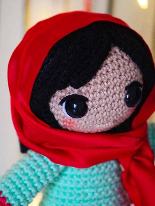 Malala Yousafzai Amigurumi PDF Patrón Gratis (1)