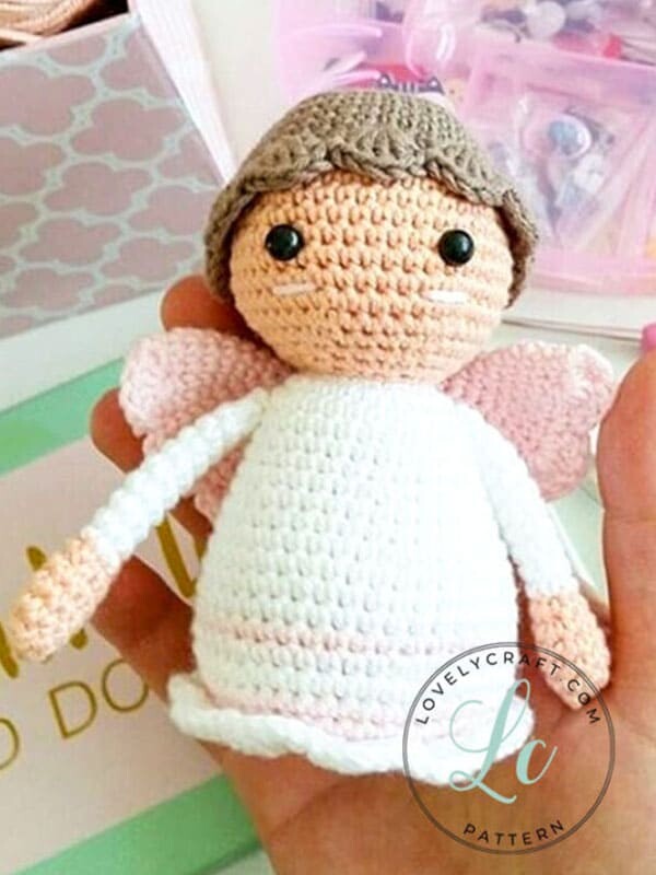 Pequeño ángel amigurumi muñeca patrón de ganchillo gratis (2)