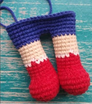 Wonder Woman amigurumi crochet legs