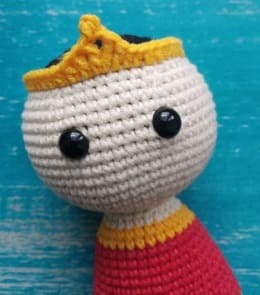 Wonder Woman amigurumi crochet tiara