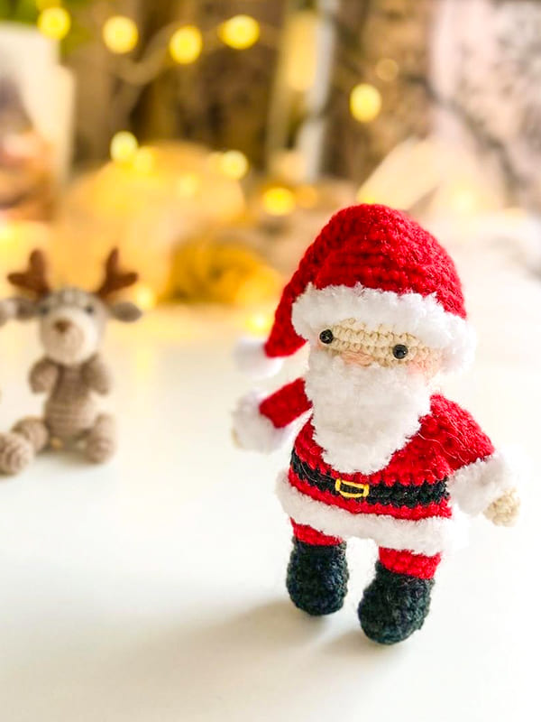 Crochet Mini Santa Amigurumi Free Pattern