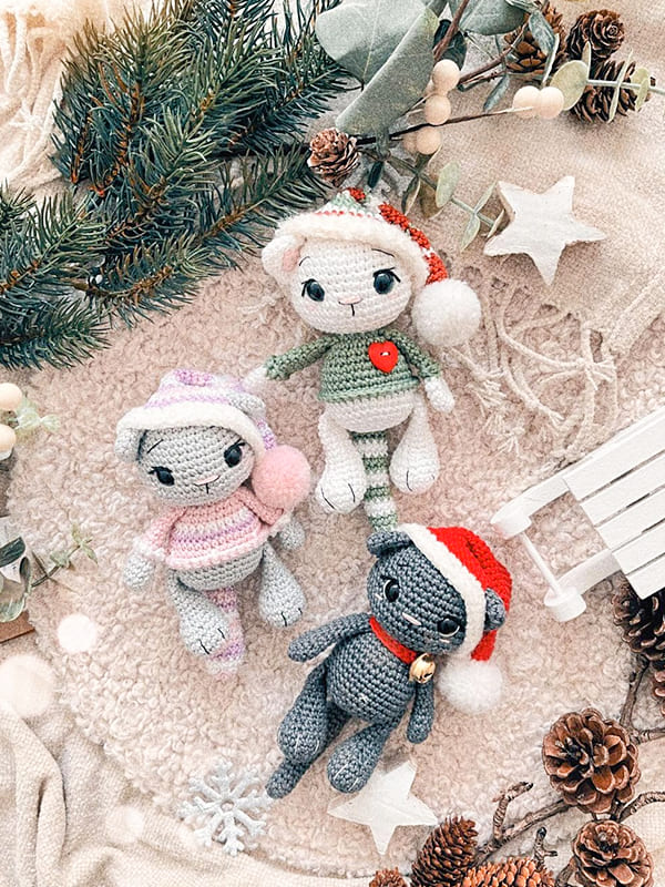 Crochet Santa's Little Kitty Helpers Amigurumi Free Pattern