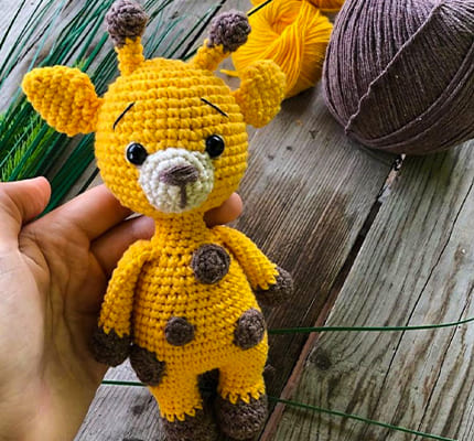 Pequeña Jirafa PDF Amigurumi Patrón Gratis