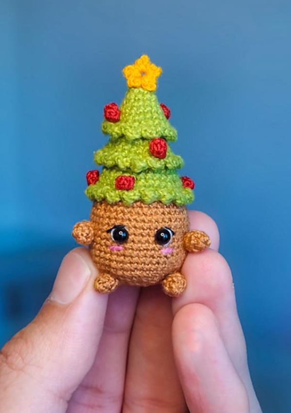 Tiny Crochet Christmas Tree Amigurumi Free Pattern - Lovelycraft