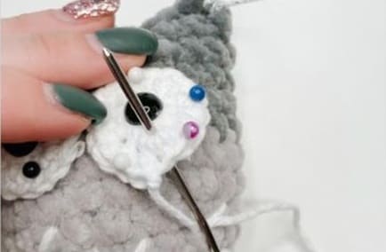 Christmas Crochet Owl Ornament Free Amigurumi Pattern-eyes-4