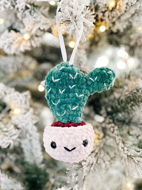 Christmas Crochet Cactus Ornament Free Pattern - Lovelycraft
