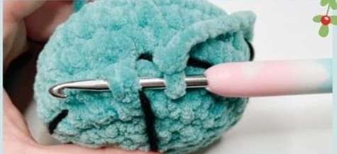 Crochet Jellyfish Christmas Ornament Amigurumi Free Pattern-fins-2