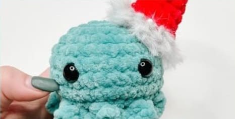 Crochet Jellyfish Christmas Ornament Amigurumi Free Pattern pompom 3
