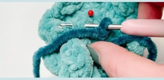 Crochet Jellyfish Christmas Ornament Amigurumi Free Pattern- tentacles-3