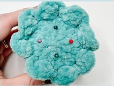 Crochet Jellyfish Christmas Ornament Amigurumi Free Pattern- tentacles