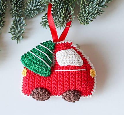 PDF Coche Rojo Con Árbol de Navidad Amigurumi Patrón Gratis