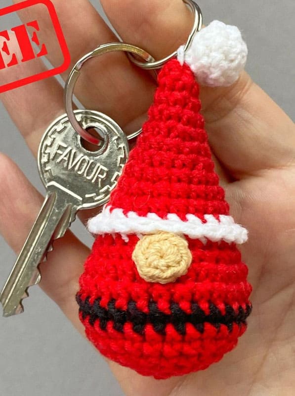 Santa Claus Crochet Keychain Amigurumi PDF Free Pattern (1)