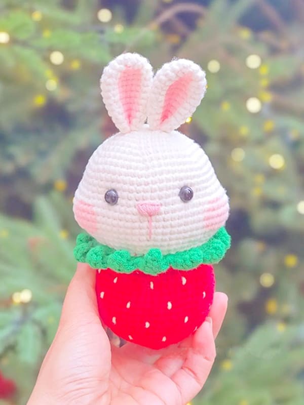Peluche Conejito de Fresa PDF Amigurumi Patrón Gratis